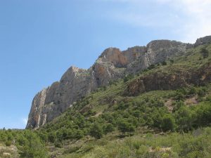 Turismo de Montaña en Alicante. Ruta de senderimso por el Cabezo D'Or en Busot